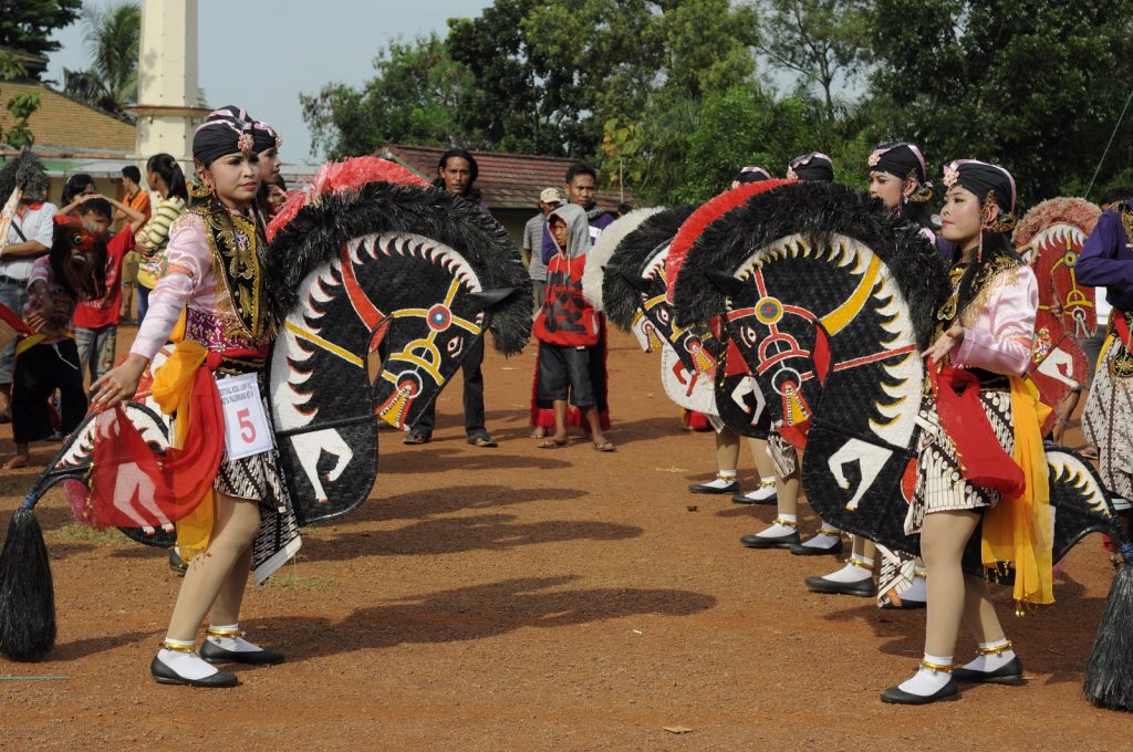 Tarian Tradisional Indonesia yang Bernuansa Mistis, Bikin Pemainnya Kesurupan